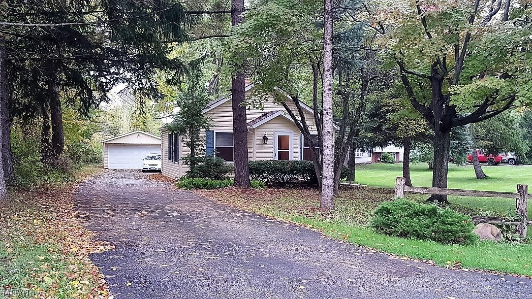 Super cute updated single family home with park like setting. Modern kitchen and bathroom. Generous sized bedrooms, and a unique, lofty, exposed beams layout.  Spacious yard and close to highway. No smoking no section 8.  all adult occupants must pass credit, income, criminal and eviction history screening. No section 8. $35 app fee.  Owner may consider a slightly reduced rent for well qualified applicants agreeable to signing a longer term lease.