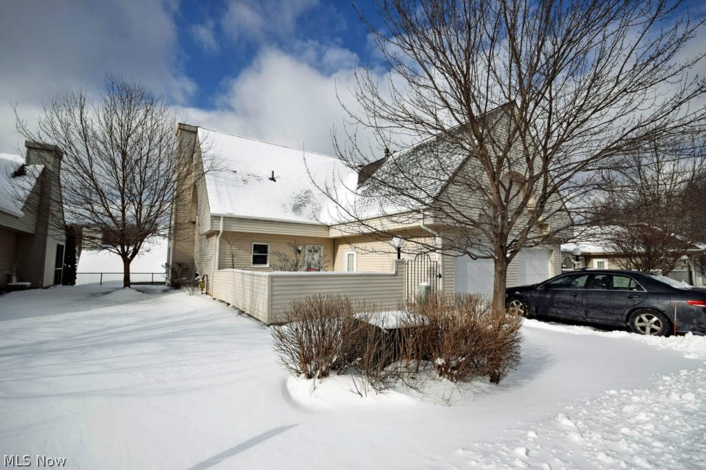 Take a look at this great Condo in Silver Maple Village! Great layout with 1st floor master, 1st floor laundry, spacious living room with gas fireplace and beautiful oak kitchen.  Condo has 2 bedroom areas upstairs with large closets and shared full bathroom!  This condo includes a FULL basement with high ceilings which makes it easy to finish or great for extra storage space! Sun porch on the back of the unit perfect place to sit and relax. Backyard also includes a private back patio. This unit is in great shape and is ready for new owners! Call to schedule your showing today!