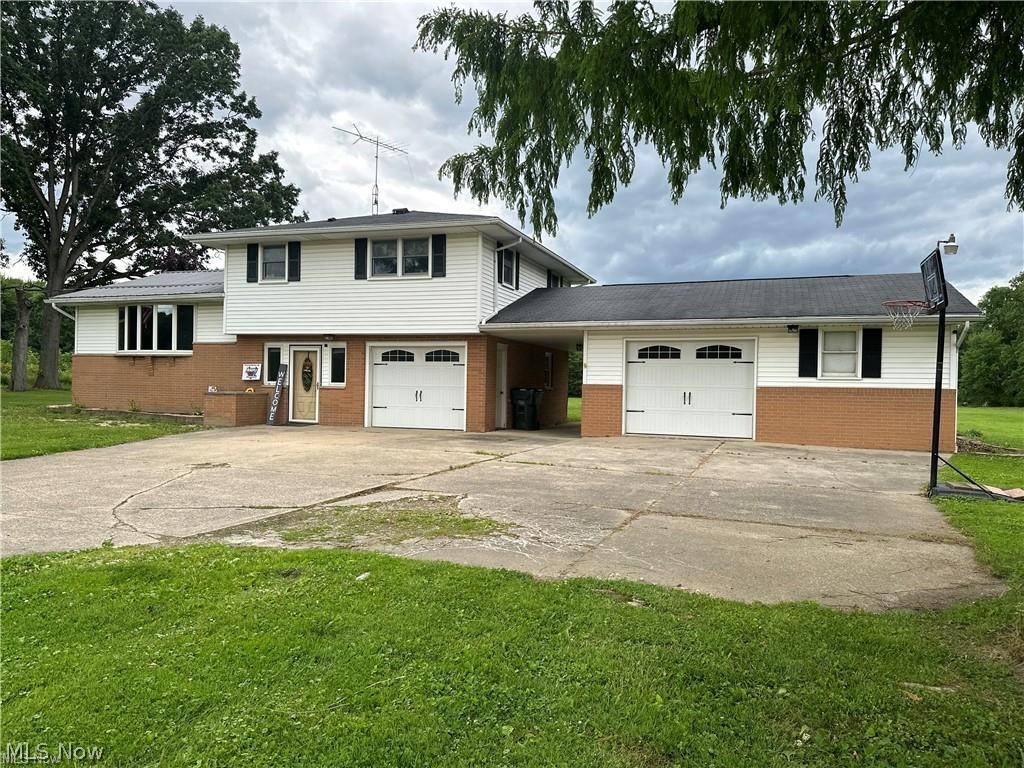 Exciting news! An amazing home in Alliance, OH is now available! This fantastic 4-bedroom, 3-bath home offers 2,088 sq ft of stylish living space. Built in 1966, it features a cozy family room with a fireplace, a sunny 4-season room, and a kitchen that’s perfect for whipping up delicious meals. Imagine living on 4 acres of land with the potential for livestock and plenty of room to play! Plus, you’ll love the 3-car garage and central air conditioning. Located in the Marlington School District, this home is waiting for you to make it your own. Don’t wait—schedule your showing today!