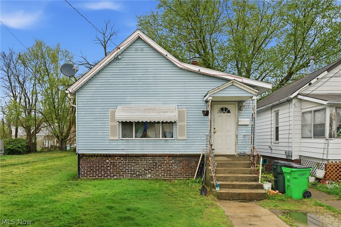 INVESTOR SPECIAL: 2-bed, 1-bath home in Barberton being sold strictly AS-IS. This 706 sq. ft. property features central air, a full basement, and detached parking. Perfect for a quick flip or rental portfolio addition. Seller will make no repairs--bring your contractor and your offers.