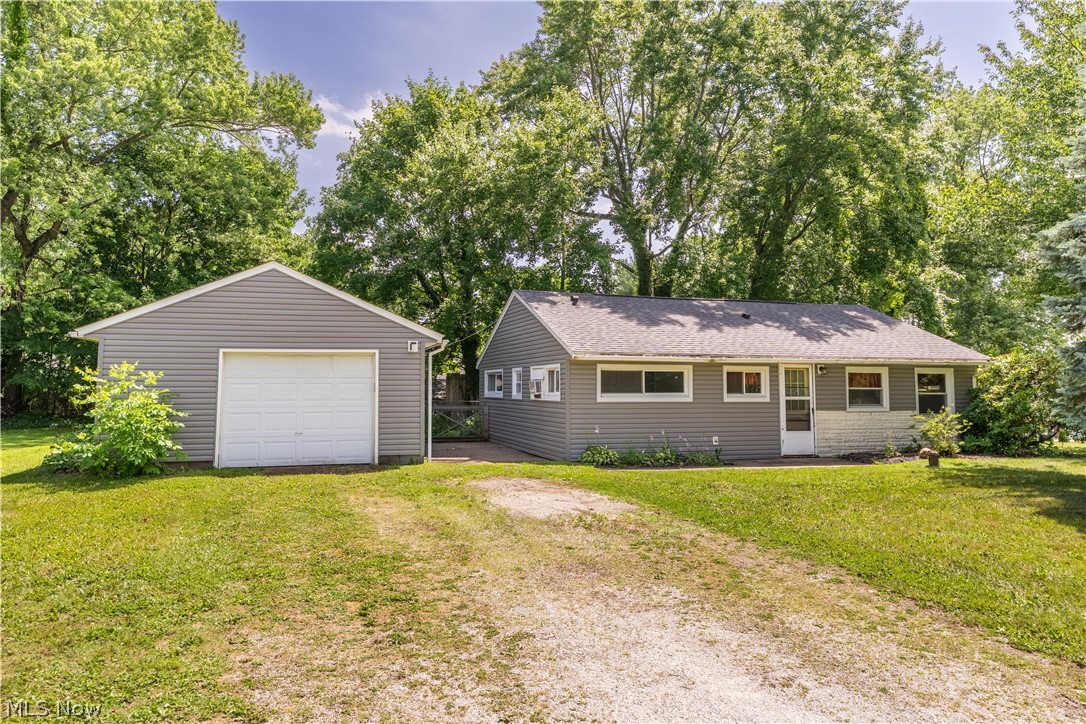 Location, Location Location: Ranch home located in the desirable Green Local School District! Situated on a spacious lot, this property offers endless potential and is perfect for first-time homebuyers, investors, or anyone looking to add their own personal touches. New Siding 2020, Roof 2018, Well pump 2018.  Enjoy the convenience of being close to shopping, dining, parks, and other local amenities while creating the home you've always envisioned. Don't miss this opportunity to make this property your own!  
Located within the Green Local School district, but N. Canton mailing address. House being sold as is.