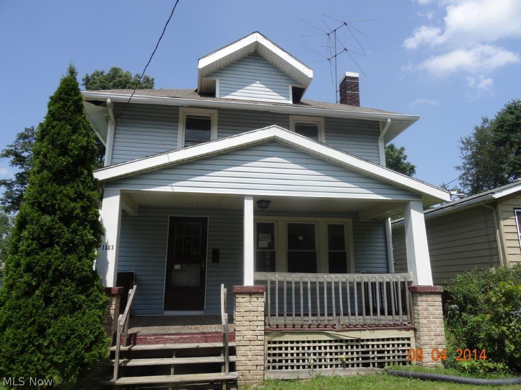 Investor special!  Excellent opportunity, 3BR, 1BA, 1 garage colonial.