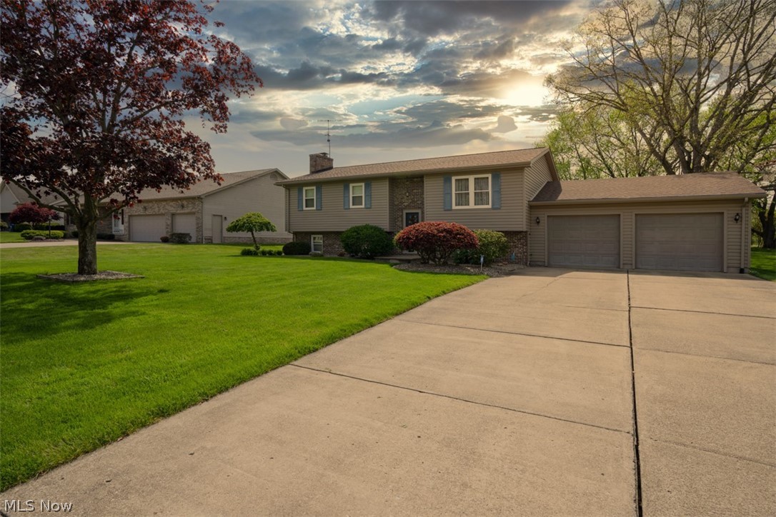 Desirable Hubbard location, spacious 3 bedroom sits on almost 1/2 acre cul de sac , with 24 ft round pool ,and large deck, opening into newly updated roomy eat in kitchen . Upon entering into your new home you are greeted with a lovely decorated foyer, with newer wooden floors , leading upstairs to the main living quarters ,or downstairs to your finished lower level family room with all brick fireplace . This exciting move in ready home is a must see, new updates include windows 2017,roof siding 2017, HVAC 2007, hot-water tank 2013.