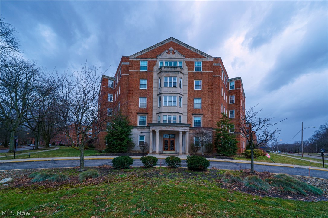 South Park Manor Condo - Residential