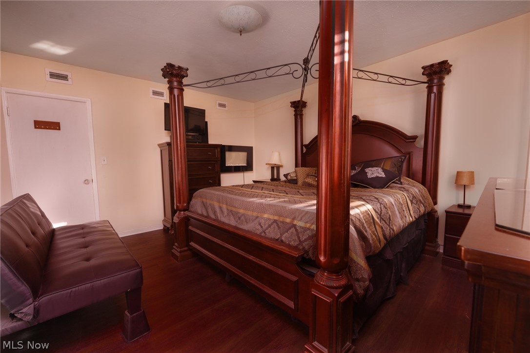 South Park Manor Condo - Residential
