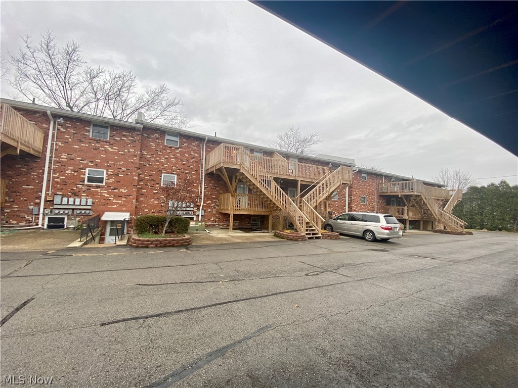 Wiltshire Condo - Residential