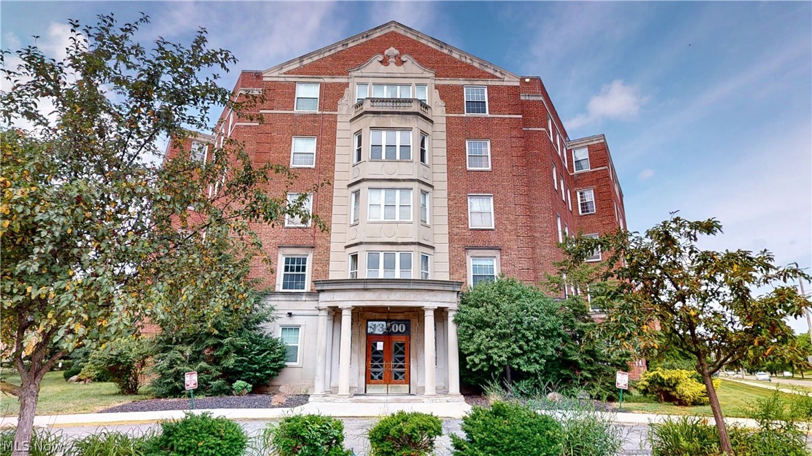 South Park Manor Condo - Residential