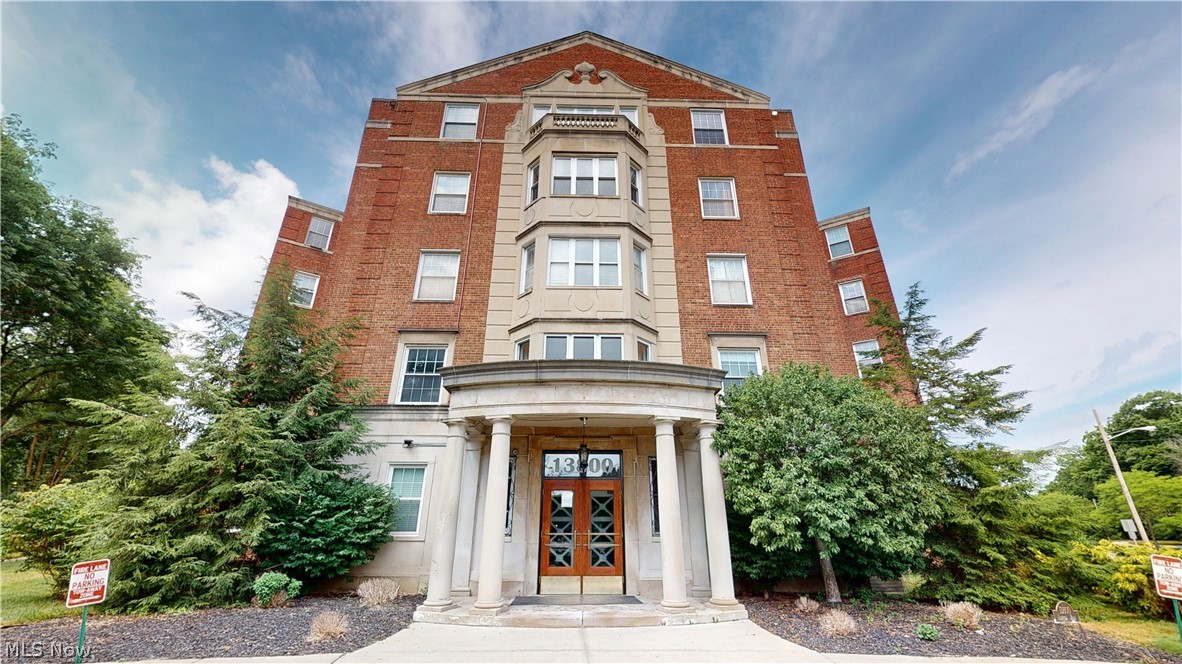 South Park Manor Condo - Residential