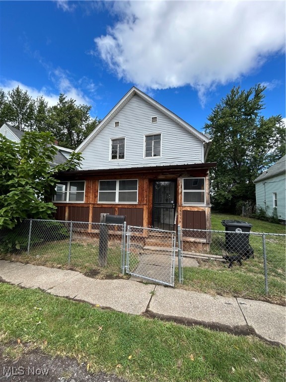 L H Mcarthurs - Residential Lease