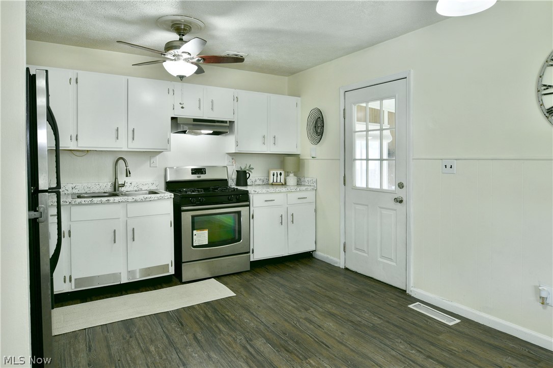 Oakview Manor - Residential