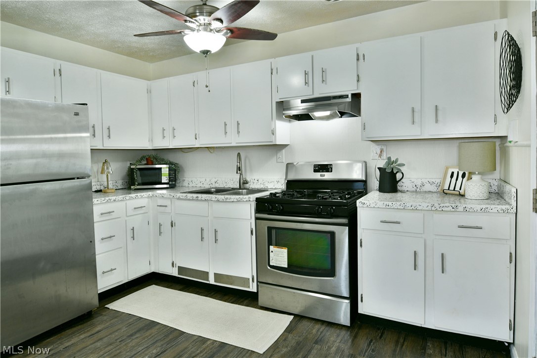Oakview Manor - Residential