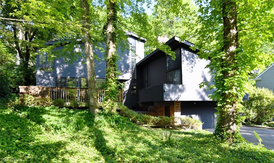 A must see!! Architecturally significant William Morris-designed home set on a spectacular private wooded lot, creating a serene, storybook setting. This contemporary residence offers an exceptional floor plan highlighted by walls of windows, hardwood floors, and distinctive architectural details throughout. The dramatic vaulted great room features a curved brick fireplace and exposed beam ceiling. The center-island kitchen is equipped with granite countertops, stainless steel appliances, and a comfortable sitting area. Privately situated on its own level, the spacious owner?s suite includes a vaulted library/sitting room, a well-appointed bath with dual vanities, and a vaulted bedroom retreat. Additional highlights include two utility rooms for added convenience and storage, beautiful natural surroundings, exceptional privacy, and an amazing location close to shopping, dining, and highly regarded schools. A truly unique home that must be seen to be appreciated! Schedule your private showing today!!
