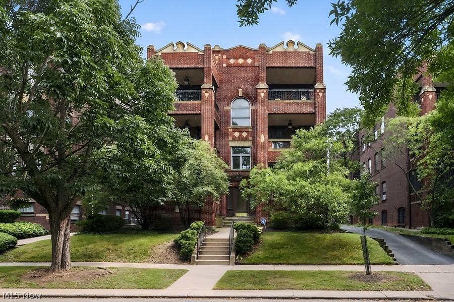 Welcome home to this charming garden-level condominium in the heart of desirable Cleveland Heights! Offering one spacious bedroom and the convenience of a private one-car garage, this move-in-ready home is the perfect blend of comfort, style, and affordability.
Freshly painted with updated flooring throughout, the bright and inviting interior offers a surprisingly open feel with plenty of space to create your own cozy retreat. The eat-in kitchen provides the perfect spot to enjoy your morning coffee or casual meals, while generous closet space ensures you'll have room for all your storage needs.
Enjoy added peace of mind with updated windows, and a furnace and central air system that have been recently inspected by HVAC professionals.
Whether you're a first-time homebuyer, looking to downsize, or searching for a smart investment property to add to your portfolio, this low-maintenance condo is ready for you to simply move in, unpack, and make it your own. Don't miss this wonderful opportunity to own a beautifully refreshed home in a sought-after Cleveland Heights location!
