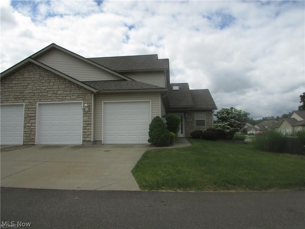 An open floor plan condo in the desirable Creekside Association in Pleasant Lakes of Brimfield.  This 3 bedroom, 2 full bath unit is the best of both worlds, with a first floor bed and bath, first floor laundry, and 2 beds and a bath upstairs.  The large great room has a fireplace.  The open kitchen has bar seating, as well as an eating area.  A 2 car attached garage, patio, and so much more.