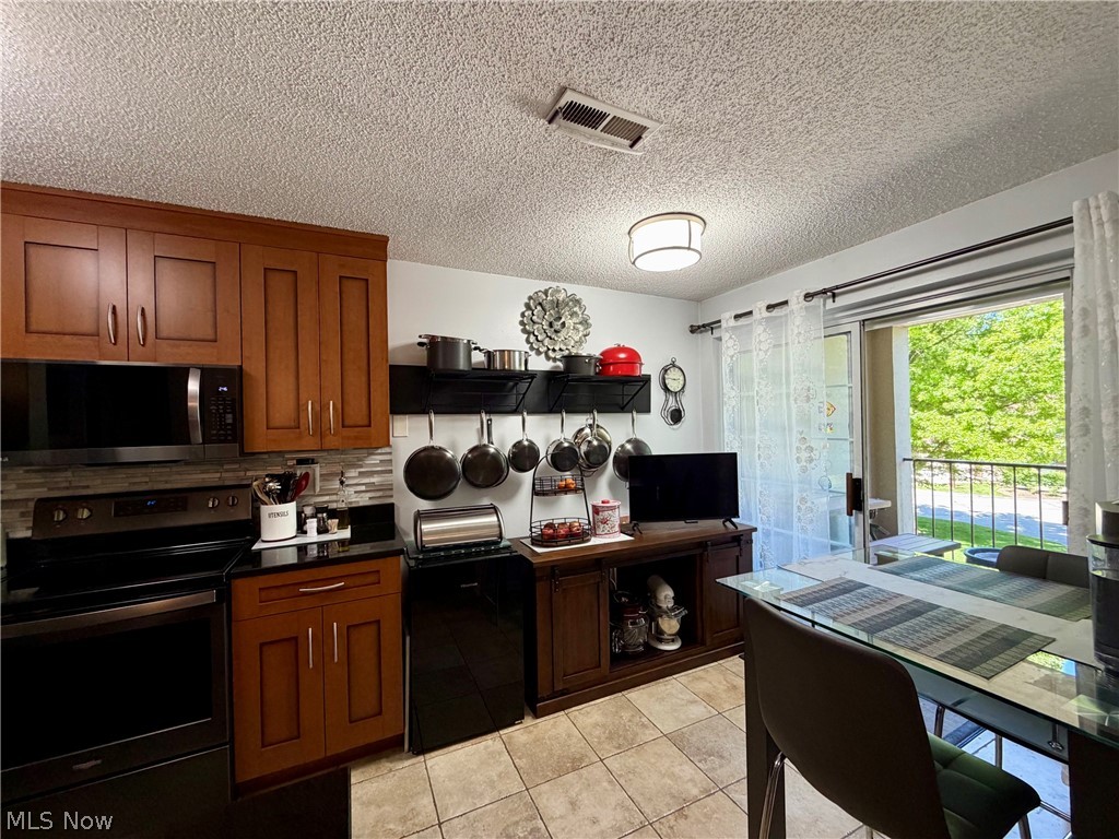 Fox Hollow at Woodhawk - Residential