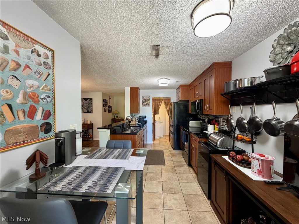 Fox Hollow at Woodhawk - Residential