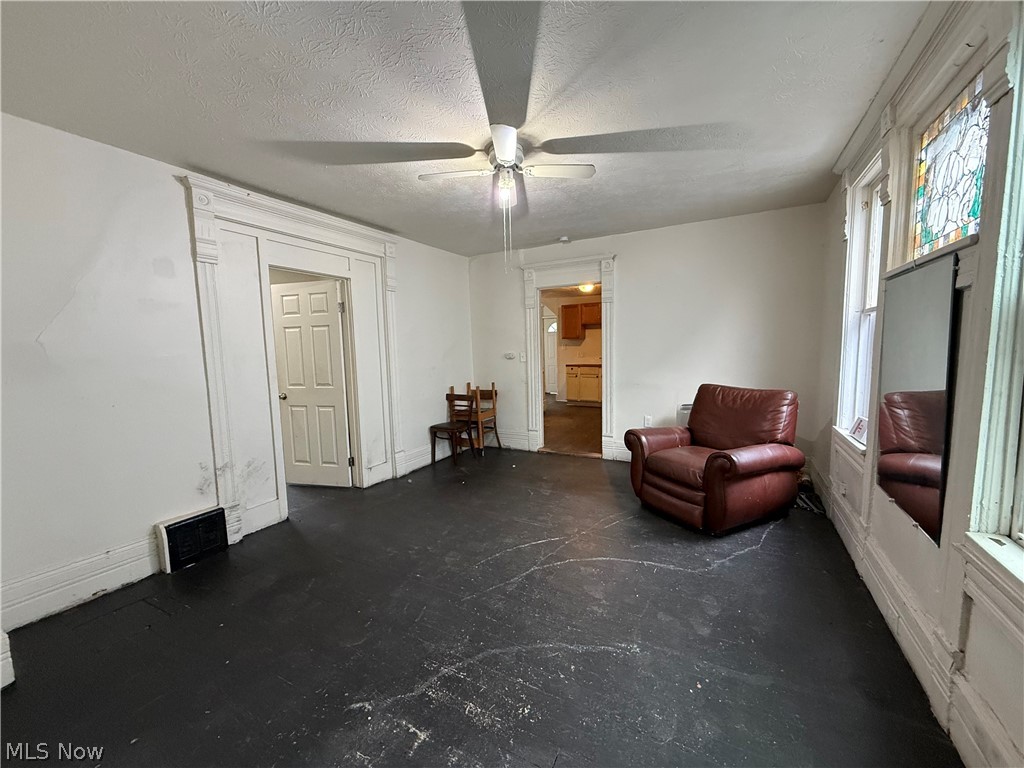 M & M Halles - Residential Income