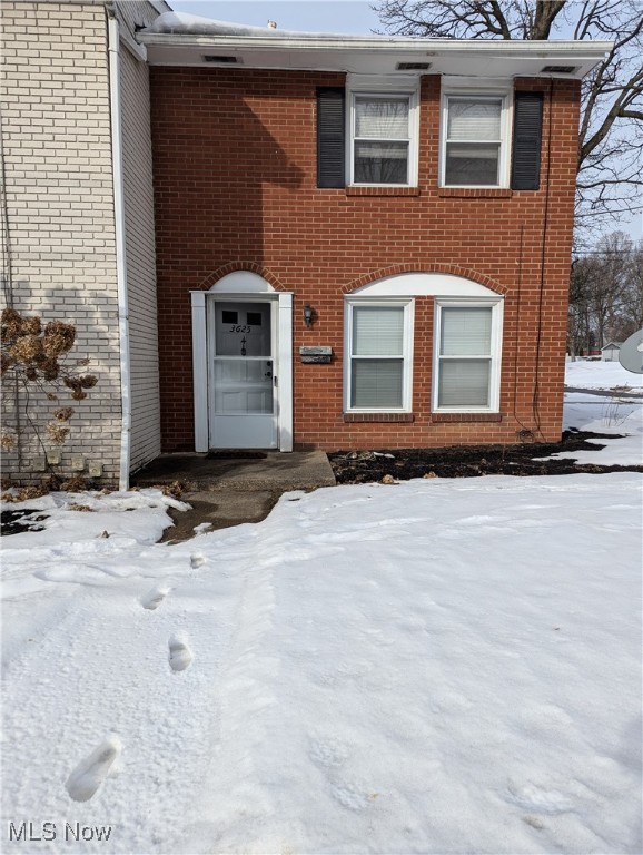 Beautiful 2 bedroom townhome available in Stow! Charming eat-in kitchen and cozy living room! Two good sized bedrooms with plenty of closet space located upstairs. Linen closet in between both bedrooms and a nicely sized full bathroom. Super cute patio out back with privacy fence set up. Washer and dryer hook ups available in the basement. Don't miss out on this opportunity to rent this townhome in the heart of Stow located near freeways and shopping! No pets.

RENTAL REQUIREMENTS: Credit score of 600 or above. Between 500-600 is considered conditional. Gross monthly income 2.5 times the amount of the monthly rent. No more than 3 items in collections. This does exclude student loan and medical bills. Screen for criminal history. Screen for evictions, foreclosures and bankruptcies.