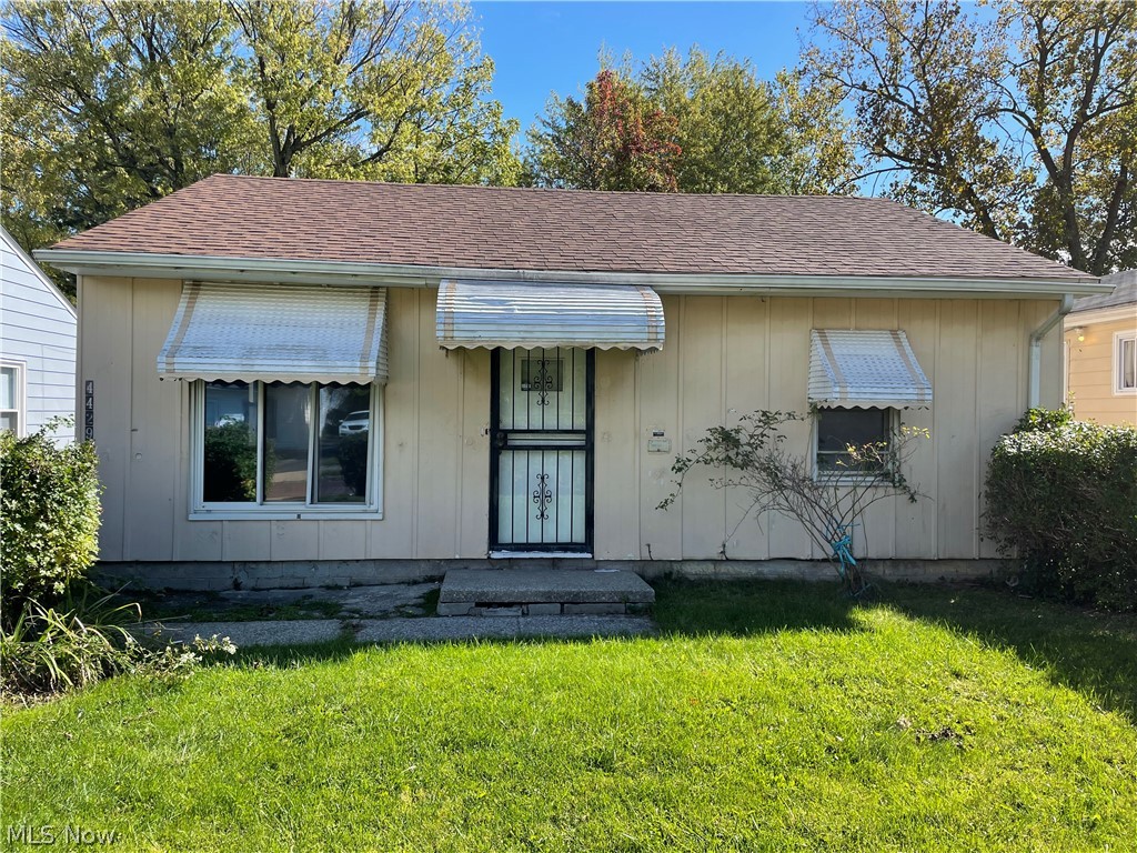 CLEAN, AFFORDABLE HOUSING.Located in the Miles Heights area of Clevelands east side. This is 2 bed 1 bath with plenty of space! Freshly painted with newer vinyl windows, vinyl floors and new ceiling fans.Come make this house a home! Call listing agent to schedule appointment. Rental requirements:Credit score of 600+. 500 - 600 is considered conditional.Less than 3 items in collections, excluding student loan and medical. Monthly income of 2.5 times the amount of the monthly rent.Thorough and Complete Criminal and Eviction Check.
$50 Non Refundable App Fee for all Adults who will be occupying the property.Applications can only be completed online.Typical Security Deposit equivalent to one months rent, pending results of background checks. Tenants must have the electric and gas transferred into their name and obtain renters insurance prior to receiving keys to the property. This property accepts housing vouchers