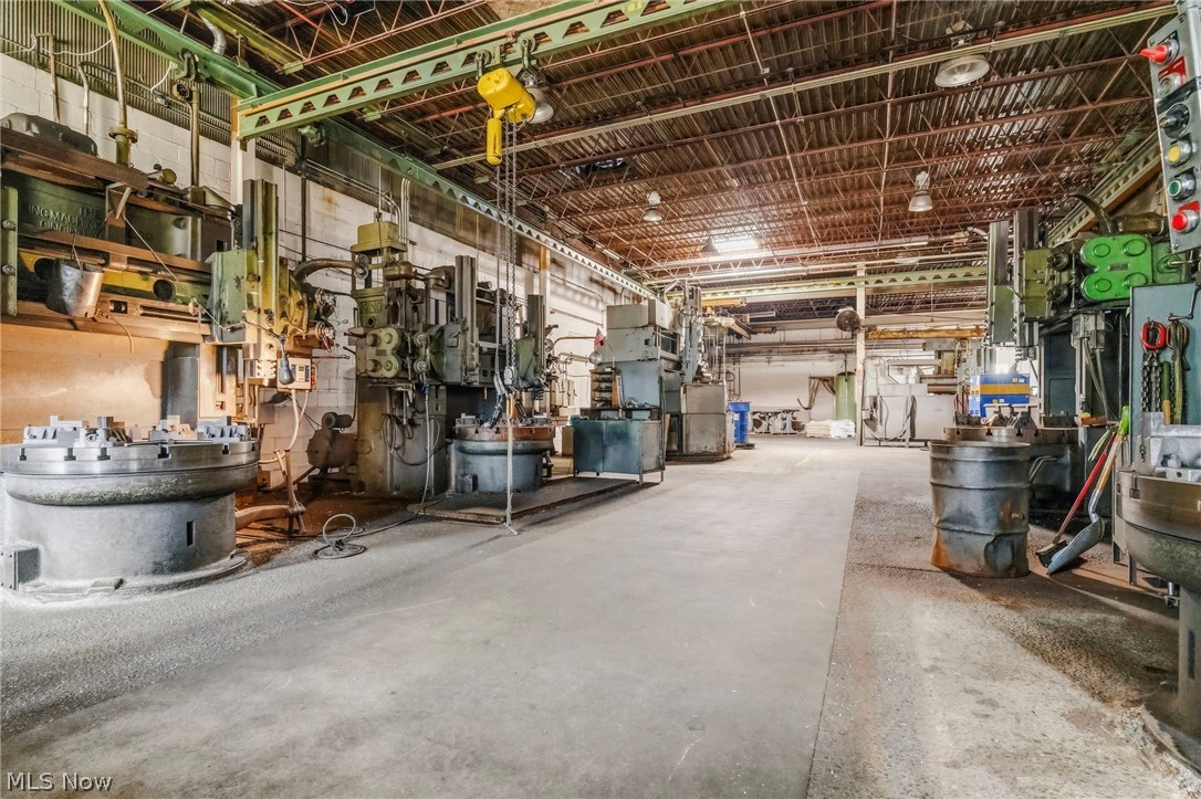 Airport Gardens - Commercial Sale