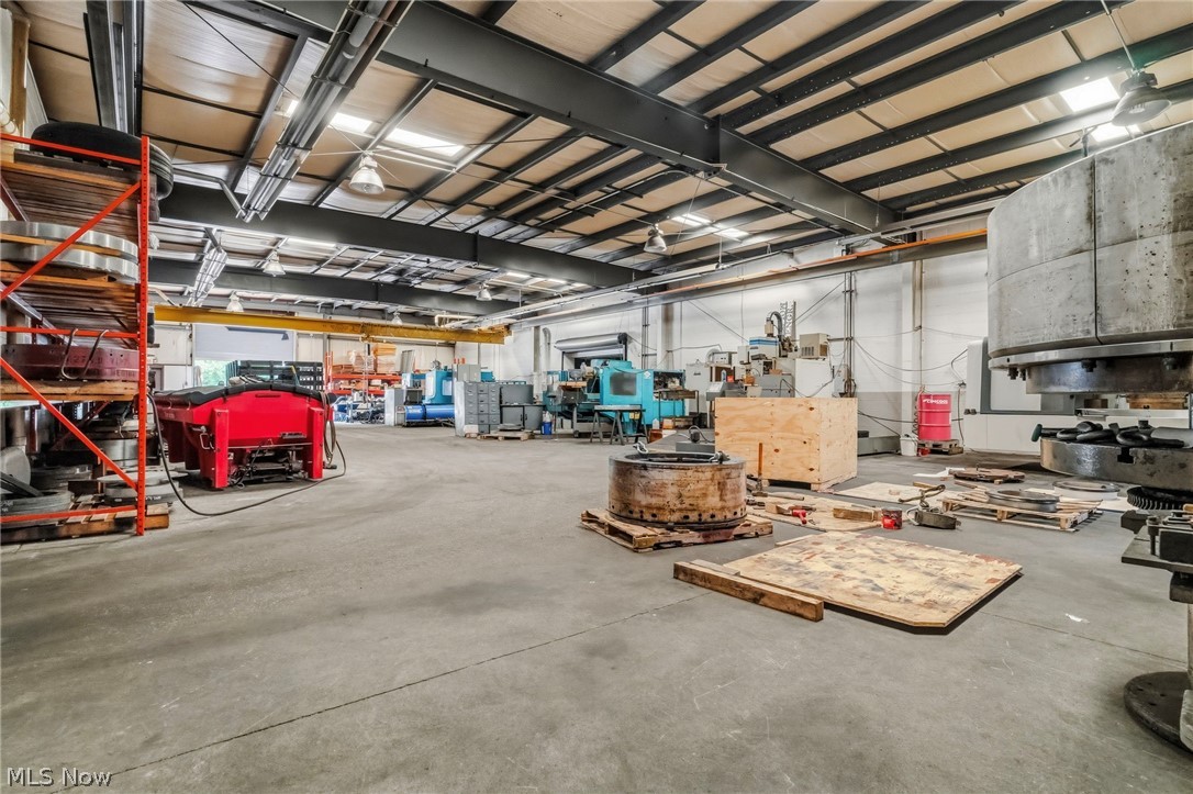 Airport Gardens - Commercial Sale