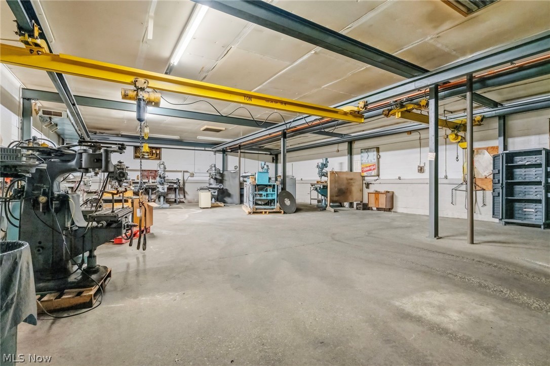 Airport Gardens - Commercial Sale