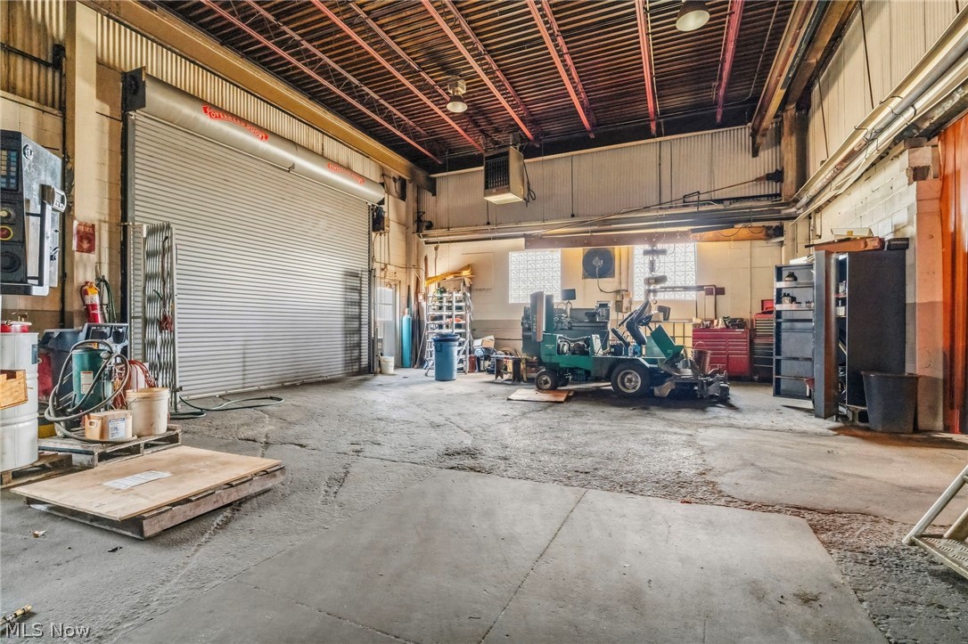 Airport Gardens - Commercial Sale