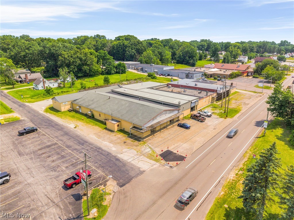 Airport Gardens - Commercial Sale
