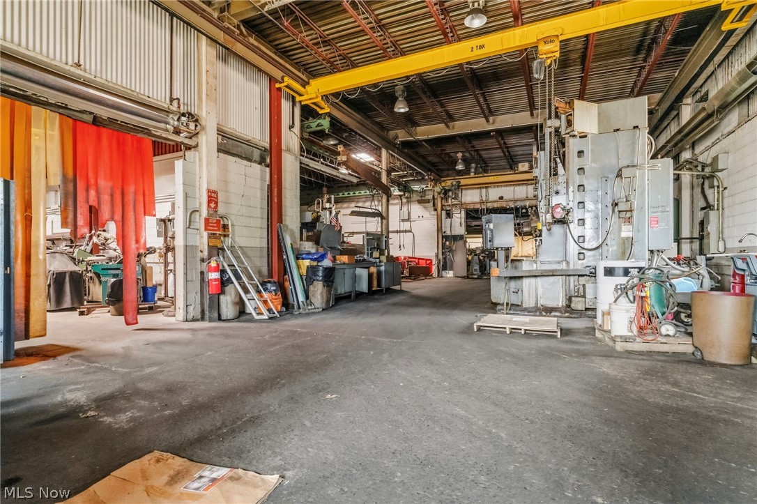 Airport Gardens - Commercial Sale