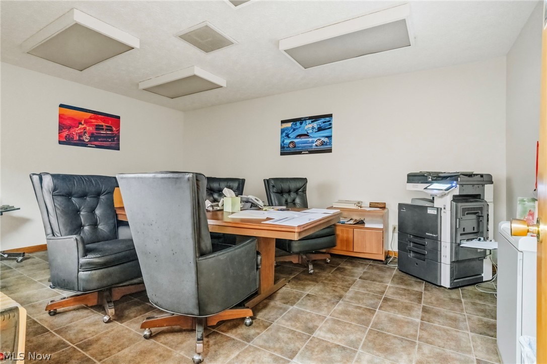 Airport Gardens - Commercial Sale