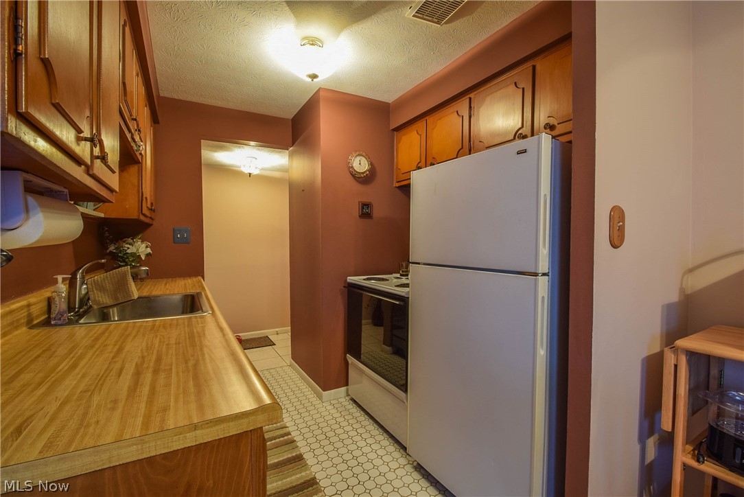 Golden Oaks - Residential