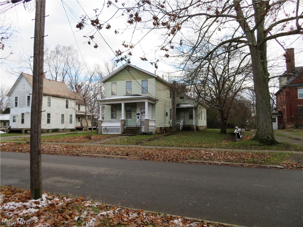 *** Triplex (3 units) located on Groveland Street, just one block east of South Main Street.  Close to downtown, shopping, restaurants & College Campus.