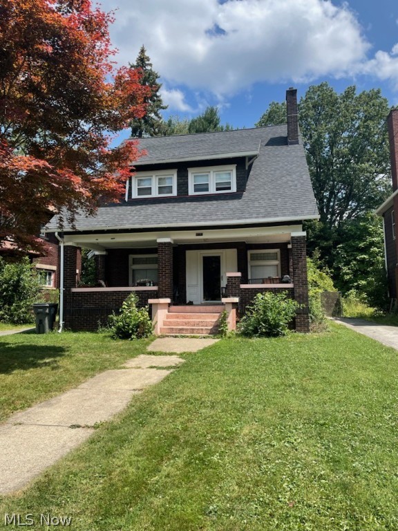 Large 5 Bedroom Home.  Nice Foyer and Family room with fireplace. Formal Dining room, All Bedrooms are good sized.