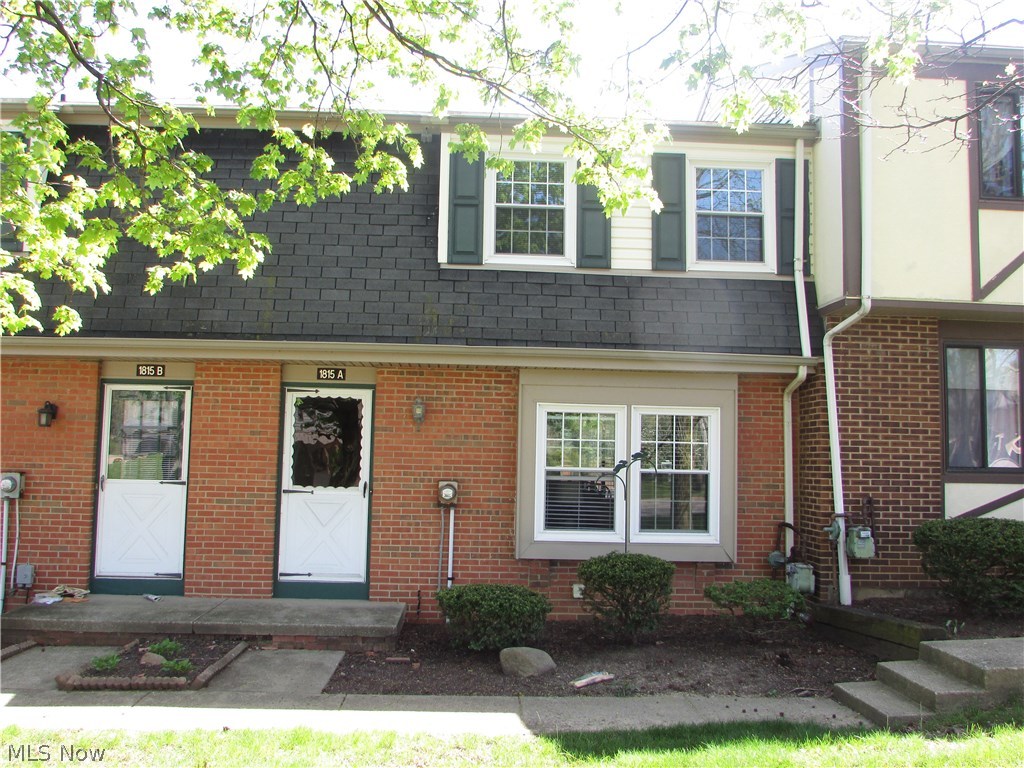 An exceptionally updated 2 bed, 1.5 bath Huntington Park condo with a finished basement.  This unit has been updated recently with new kitchen, new baths, new flooring, furnace, a/c, windows, and more.  Enjoy the huge private patio that is fenced all around.  The rec/family room in the basement is huge.  An 18x13 master bedroom is sure to fit any bedroom furniture.  Huntington Park has so much to offer with swimming, fishing, tennis courts, and more.
