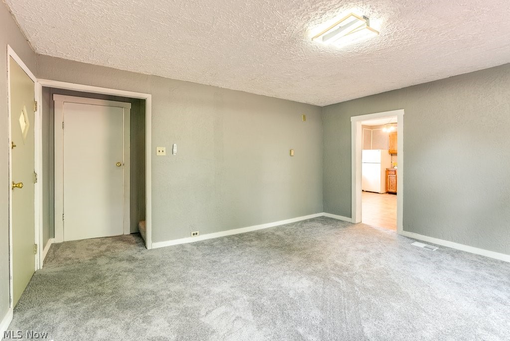 Ains - Residential