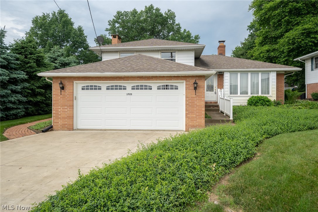 Classy split style with gorgeous warm hardwood floors throughout most of the home. 2 fireplaces. Wonderful family room with walkout to a screened in porch leading to a private paradise including 2 decks, an in-ground cement pool. Large lot. Main bath with walk-in jacuzzi tub. Formal dining room with doors that lead out to the 2 tier deck. Great location in the Hall of Fame area.