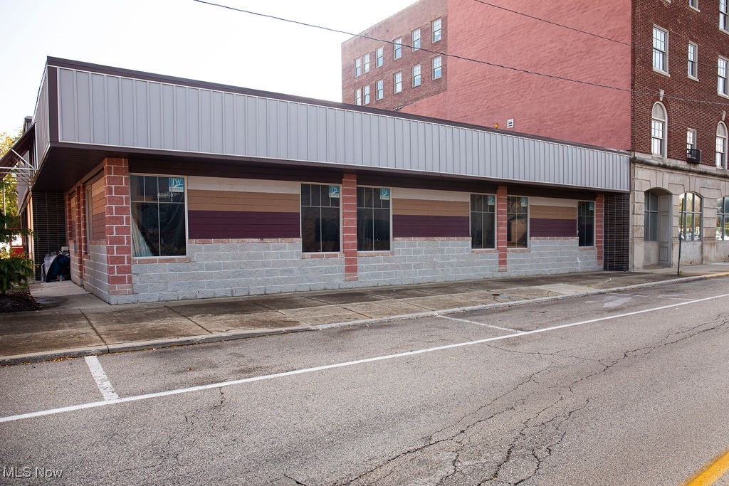 Connecticut Western Reserve - Commercial Sale