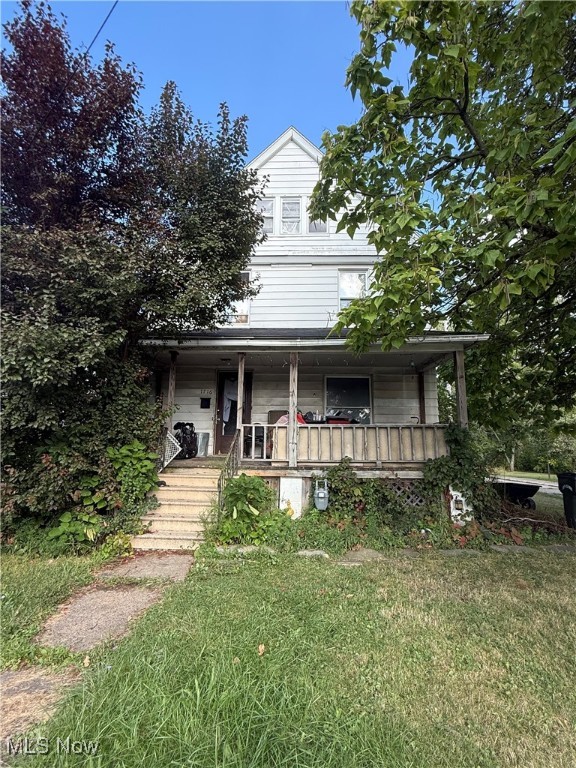 Investor opportunity in Elyria! This spacious 2-bedroom, 1-bath home offers over 2,000 sq ft of potential living space with a full basement for storage or future finishing. With its size and layout, this property is ideal for investors looking to add value through updates and renovations. There is an attic that can be converted back to a 3rd bedroom.
Conveniently located near local amenities and major routes, this home provides an excellent chance to build equity and maximize returns. Don’t miss the opportunity to bring your vision to life in this large Elyria property.