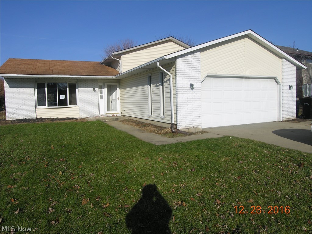 Spacious split is desirable cul de sac street development. 4 bedrooms three up with glamour bath one down off family room area. Two car attached garage. Large fenced in yard with covered patio.  Property was built in  1978 and lead based paint may potentially exist.