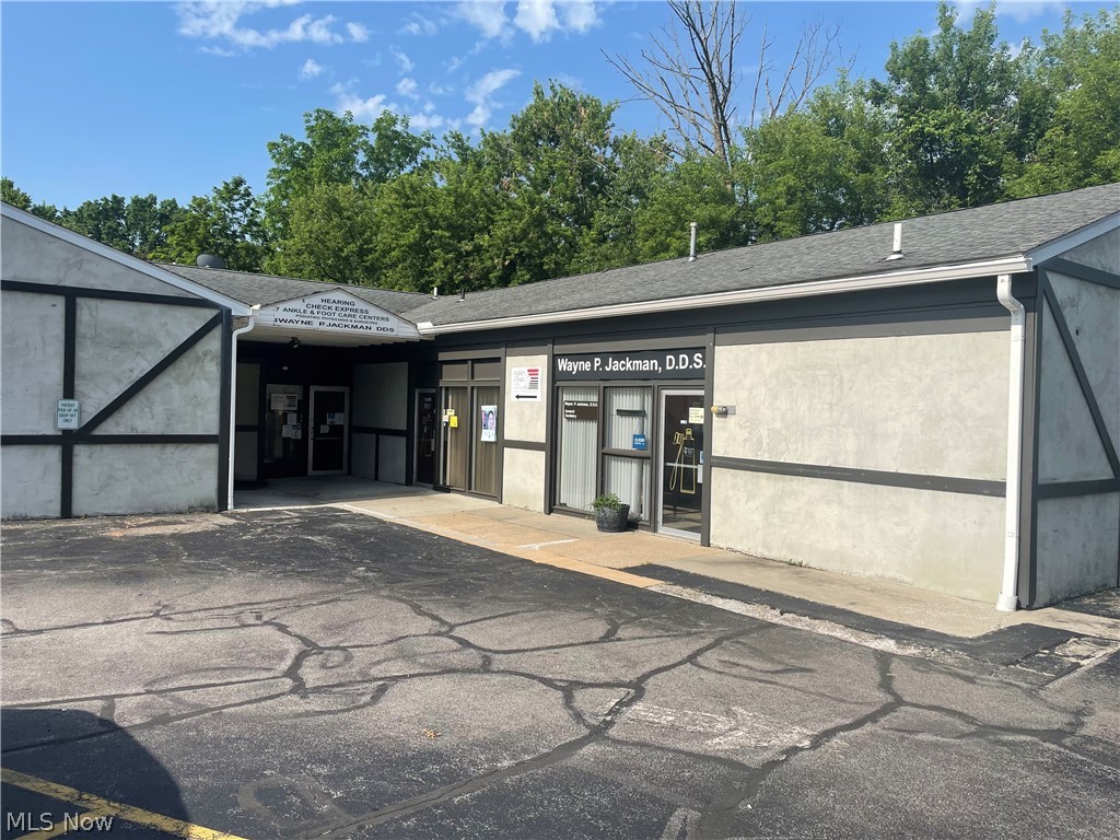A great investment opportunity.  High cap (16%), high dollar return.  9 total units.  8 have been rented long term.  Ample parking.  Seller would prefer a package deal with 3 surrounding residential rental homes... bringing an additional $25,800 per year.