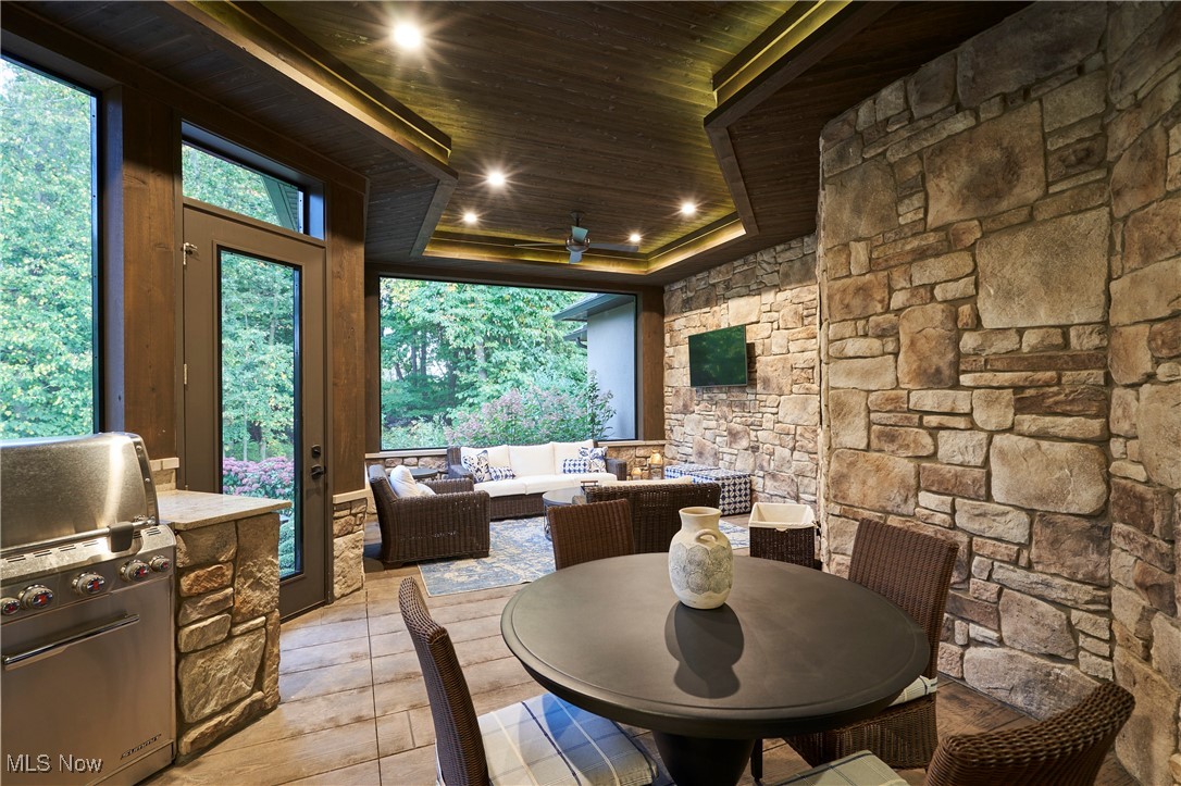 Sharon Falls - Residential