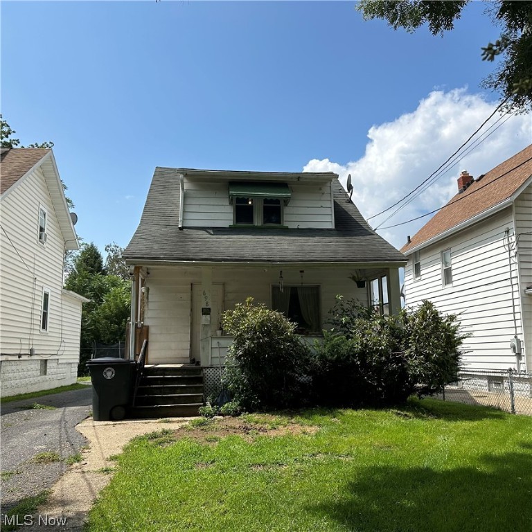 Investor special! Bring your ideas to this 3 bedroom/2 full bathroom, with a first floor master bedroom, and a detached garage. Home is ready for your sweat equity and personal touches. With a 2017 furnace and hot water tank, you can update the rest to make it your own. Needs some TLC, but it's an incredible value with your sweat equity. This property is priced to sell, and it's a great opportunity to add to your portfolio or would be great for a handy home buyer. Schedule your showing today!