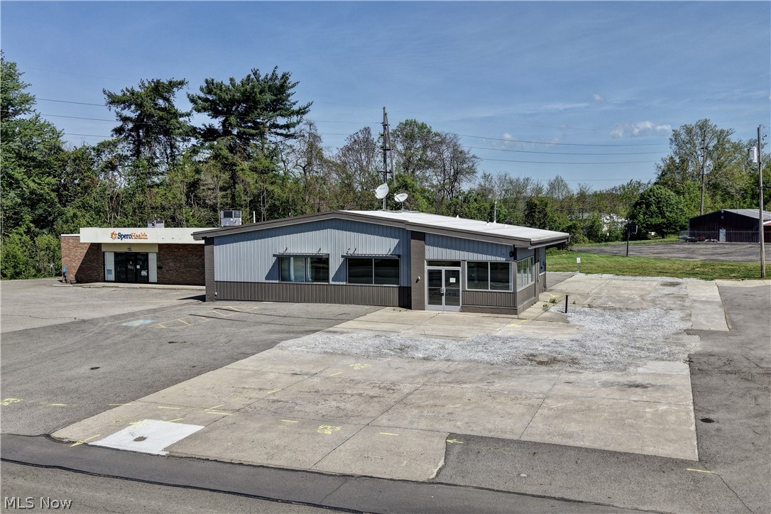 Online Only Auction Begins Ending On Tuesday June 23 at 6:00 PM. High traffic location and 1,892 sq. building with updated utilities and wide-open usable space. Excellent opportunities such as office space, restaurant, doctors’ offices and plenty of other entrepreneurial ventures. All this on a .88-acre lot with ample parking and plenty of exposure. Portions of the property are also zoned for industrial use. Please check deed restrictions in the documents tab on the auction site before bidding.