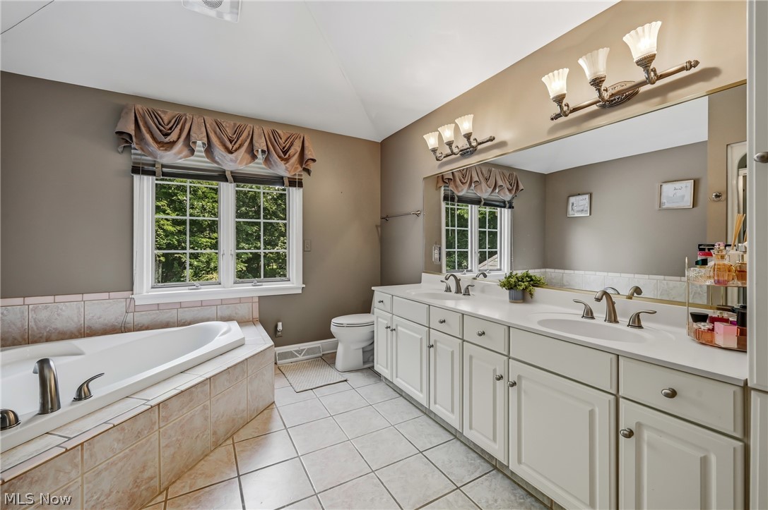 Russo-Lakhani Woods #2 - Residential