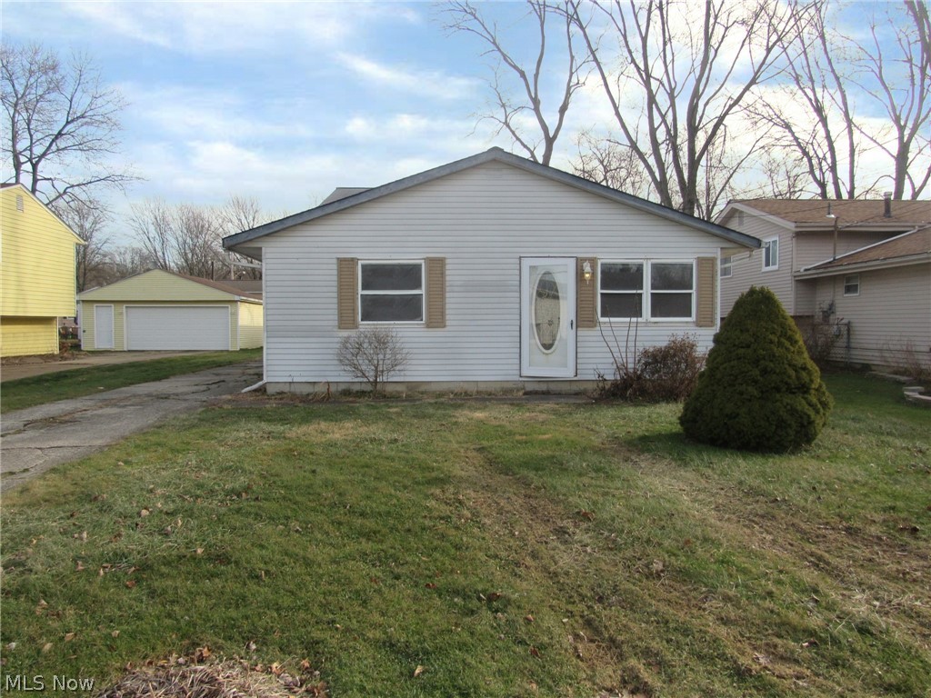 Huge potential in this split level with your finishing touches. All cosmetic repairs, close to shopping and amenities and public Transportation. Don't let this opportunity pass you by, be first or be sorry!