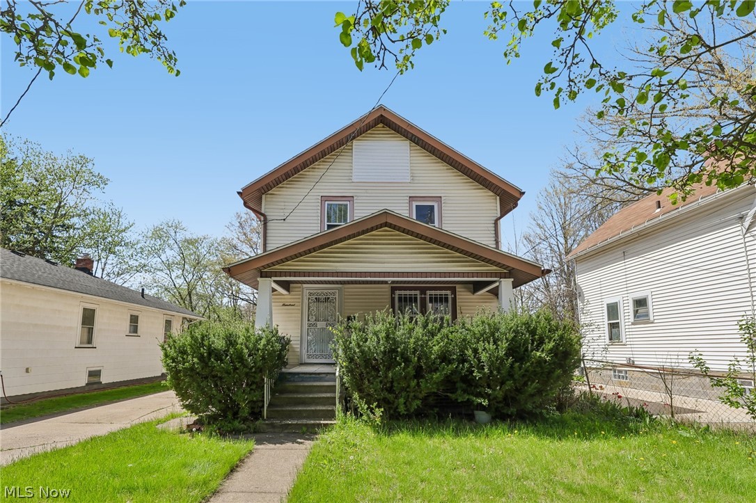 Fantastic opportunity for homeowners and investors alike! This solid Akron home at 600 Grace Ave offers a functional layout with character throughout. Features include three bedrooms, a detached garage, and a level backyard. The interior has been well cared for, providing a great canvas for your personal touches. Conveniently located near shopping, dining, and public transit. Schedule your private showing today and see the potential for yourself!