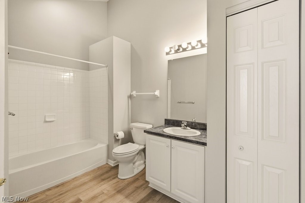 Villas/Hawthorn Woods Condo Ph - Residential