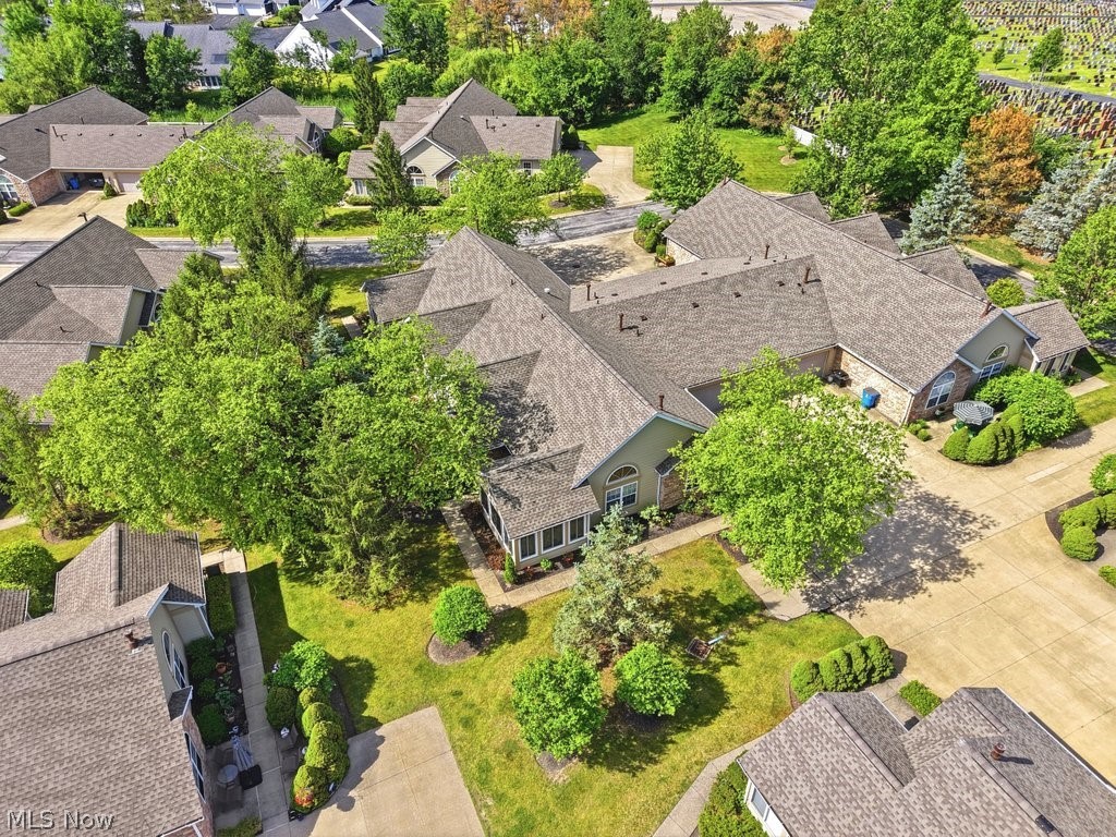 Villas/Hawthorn Woods Condo Ph - Residential