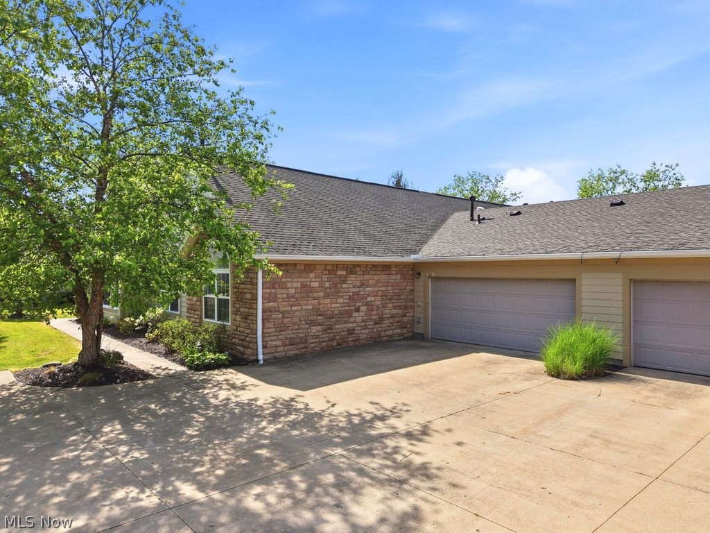 Villas/Hawthorn Woods Condo Ph - Residential