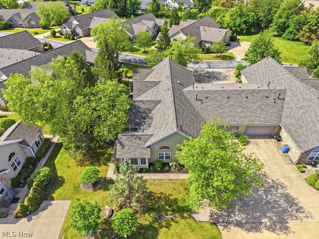Villas/Hawthorn Woods Condo Ph - Residential